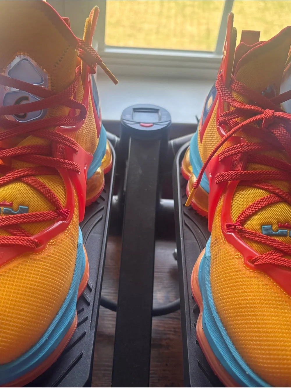 Nike LeBron 19 Tune Squad  men size 7.5